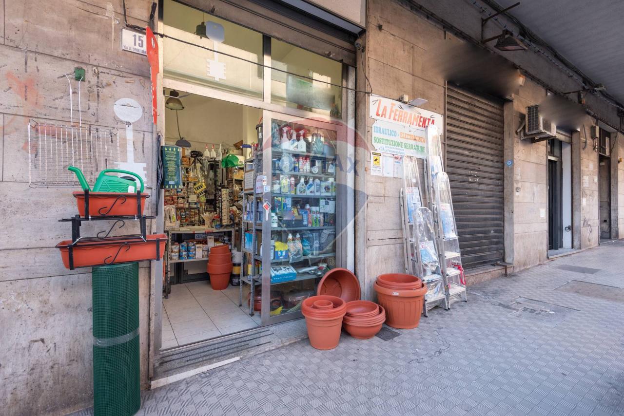 Esercizio commerciale in Via Duca degli Abruzzi 15, Catania, {3} - Foto 1
