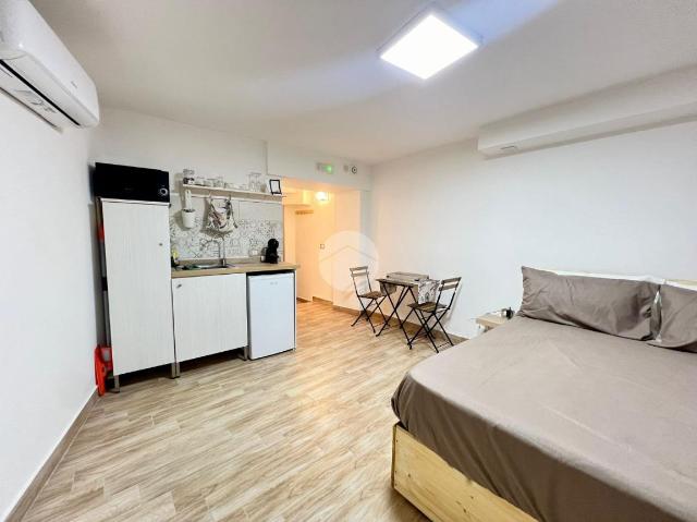 Einzimmerwohnung in Via Ss. Giovanni E Paolo 64, Napoli - Foto 1