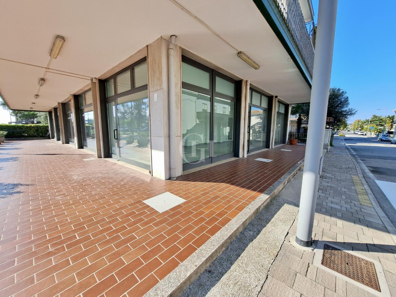 Locale commerciale in Cristoforo Colombo 7/a, Jesolo, {3} - Foto 2