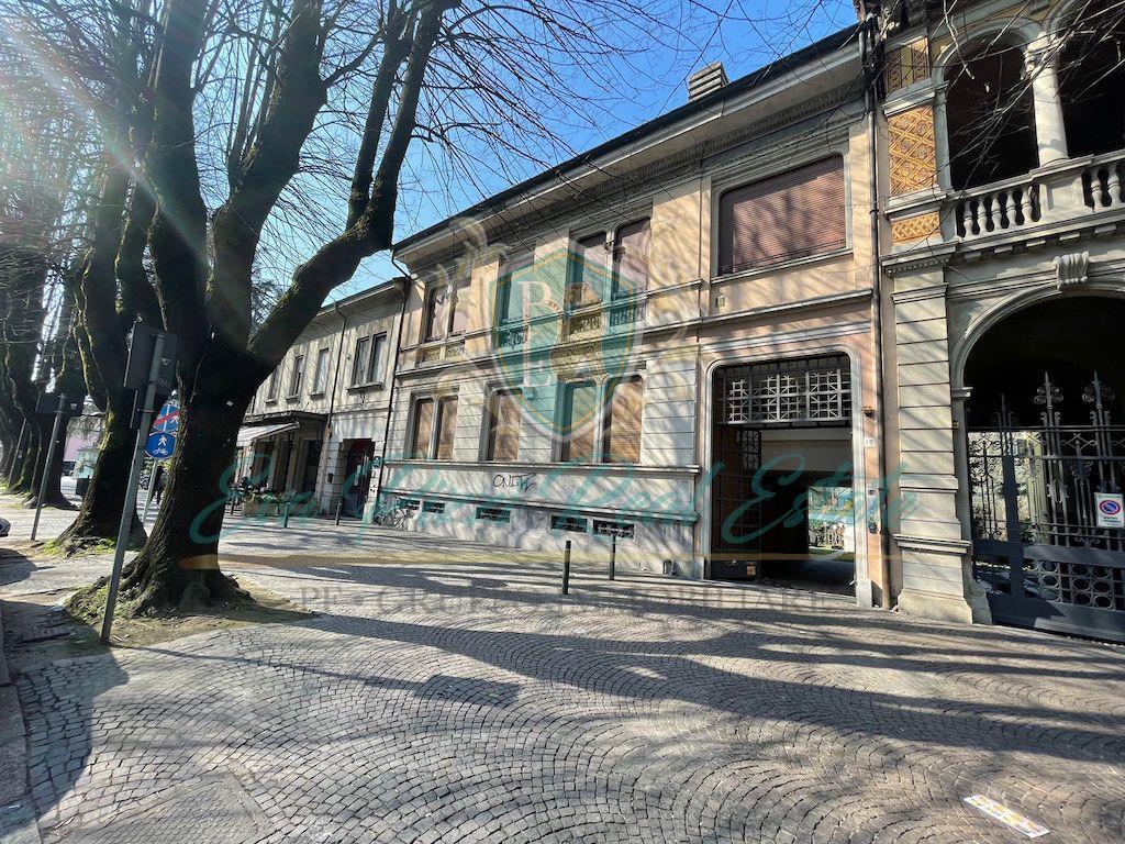 Palazzina commerciale in affitto a Lodi