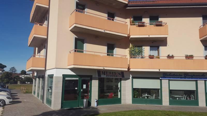Negozio in Via Martiri della Libertà, Tarcento - Foto 1