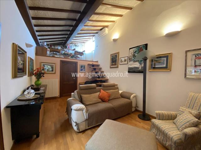 One-room flat in {3}, - Photo 1