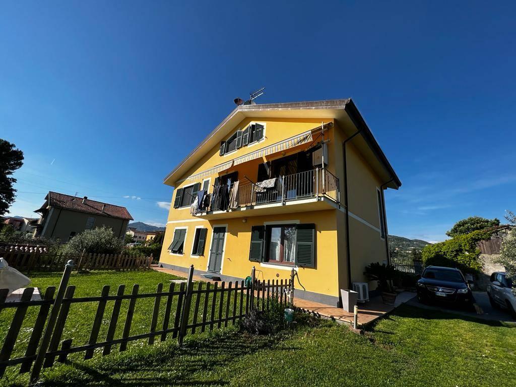 Villa bifamiliare in vendita a Bolano