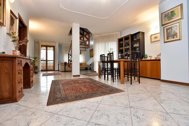 3-room flat in Via Raffaello Sanzio 22, Vignate - Photo 1