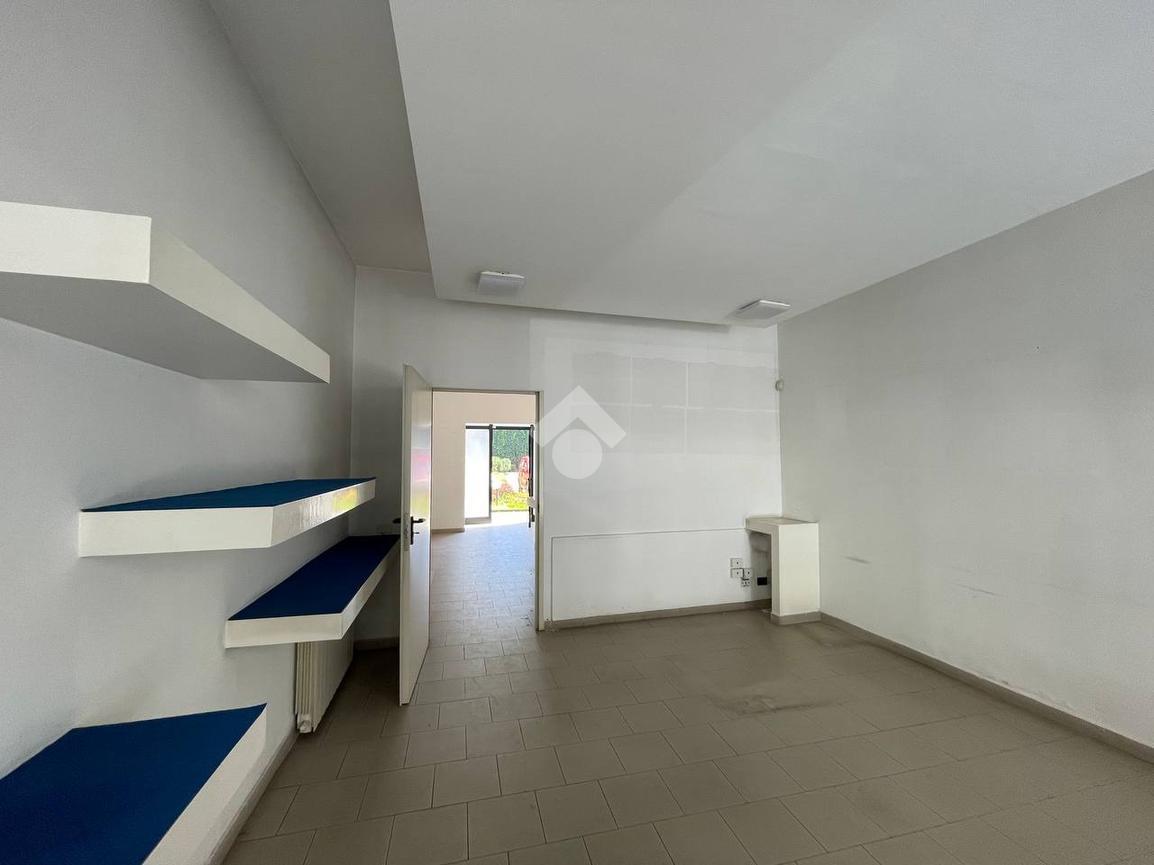 Negozio in Viale Toselli 70, Legnano, {3} - Foto 1