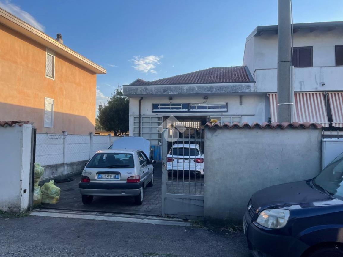 Capannone in Via a. Vespucci 18, Marnate, {3} - Foto 1