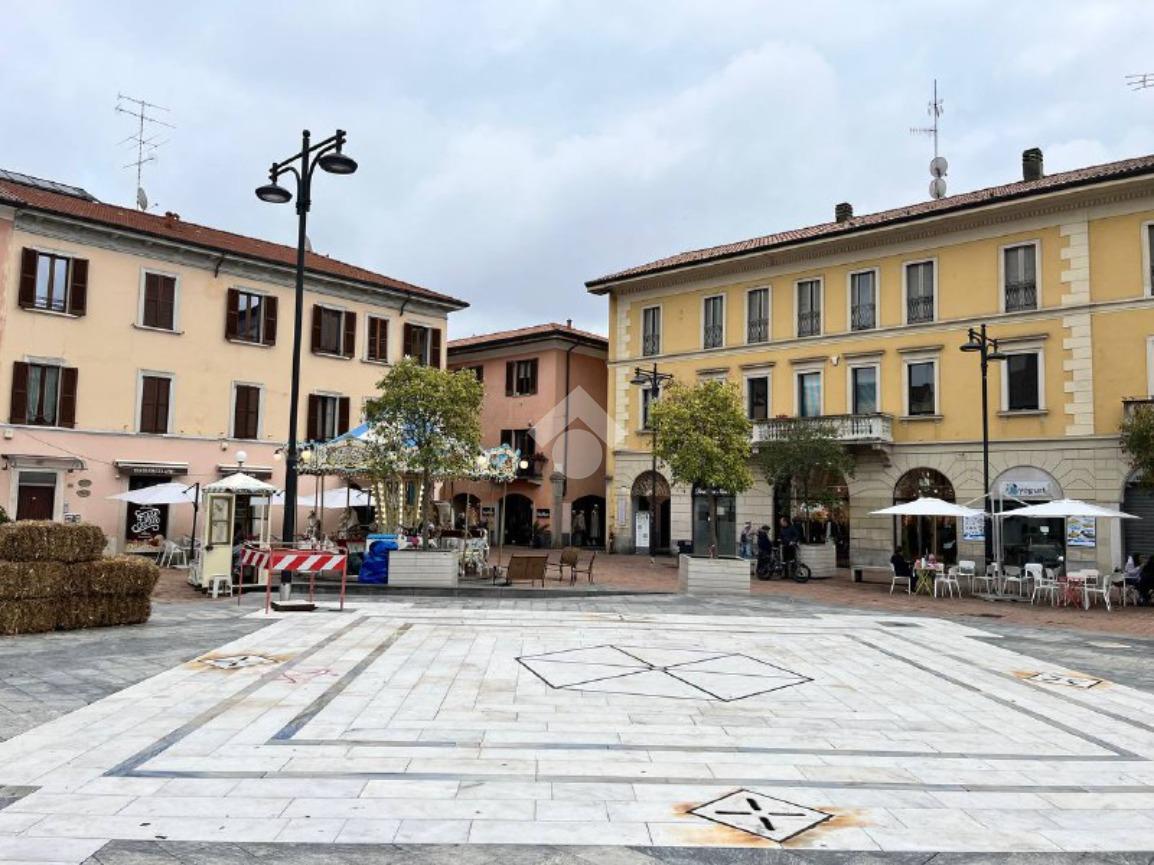Negozio in Piazza Santa Maria 4, Busto Arsizio, {3} - Foto 2