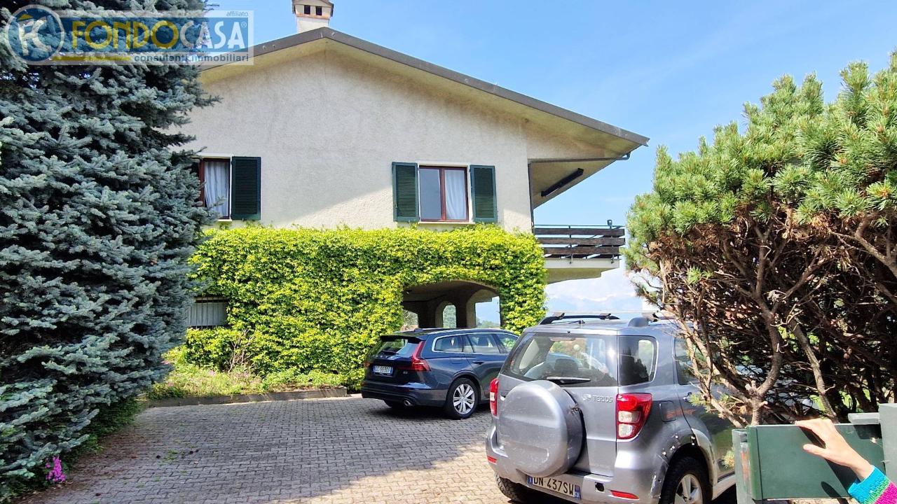 Villa in vendita a Oliveto Lario