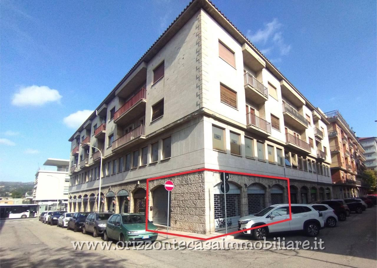 Negozio in , Ascoli Piceno, {3} - Foto 1