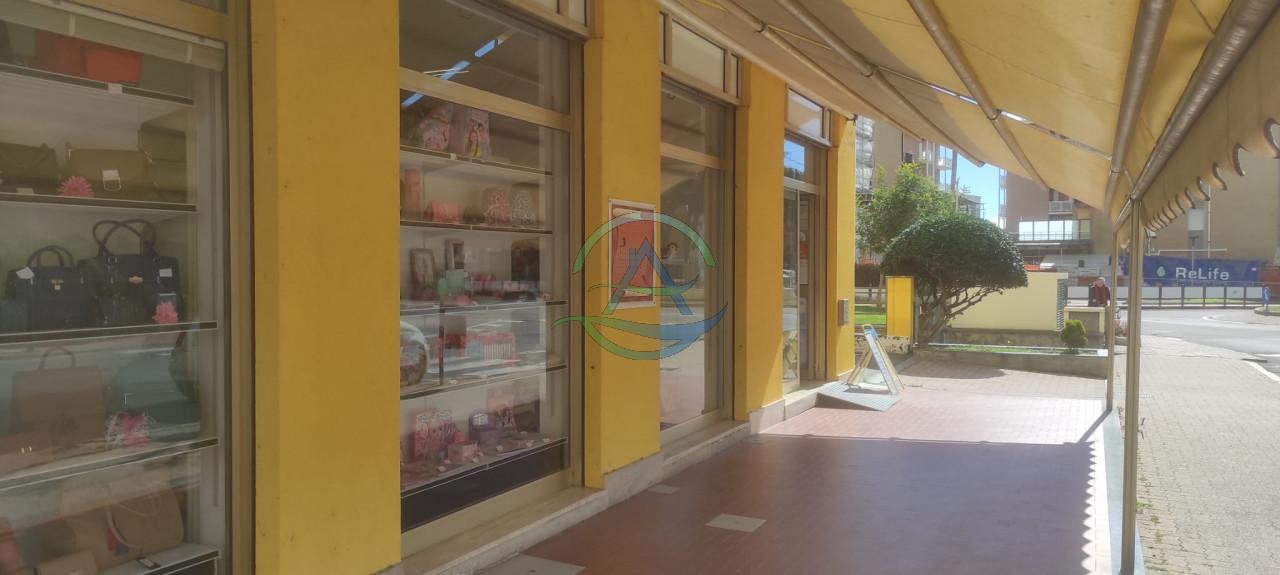 Libreria in , Andora, {3} - Foto 2