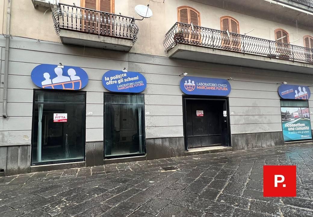Locale commerciale in Via Grilli, Marcianise - Foto 1