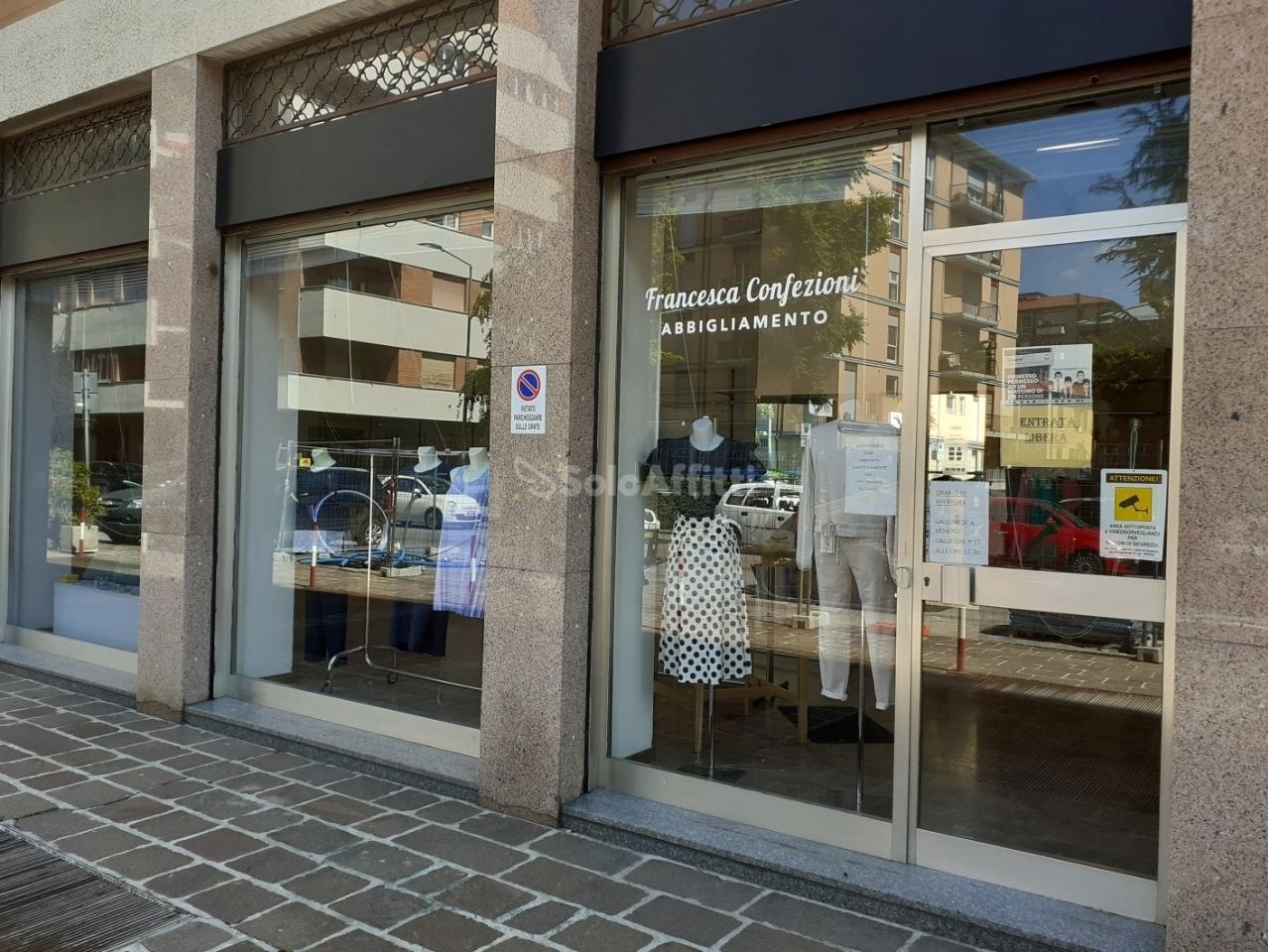 Negozio in , Bergamo, {3} - Foto 1