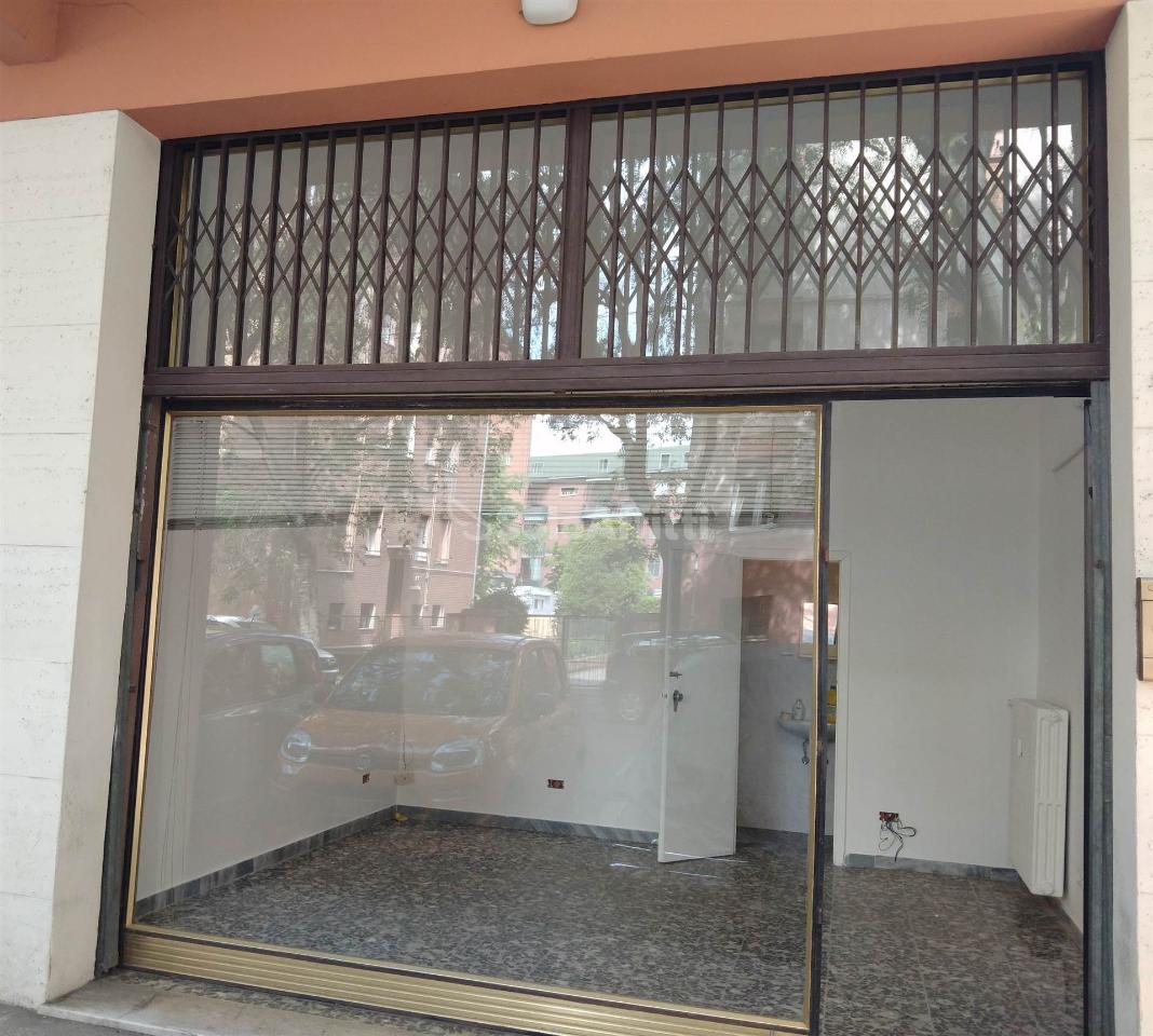 Negozio in Via Monte Grappa 92, Modena, {3} - Foto 1