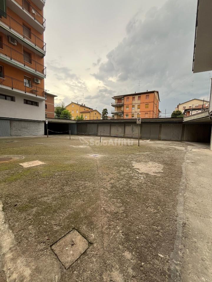 Parcheggio chiuso in , Modena, {3} - Foto 2