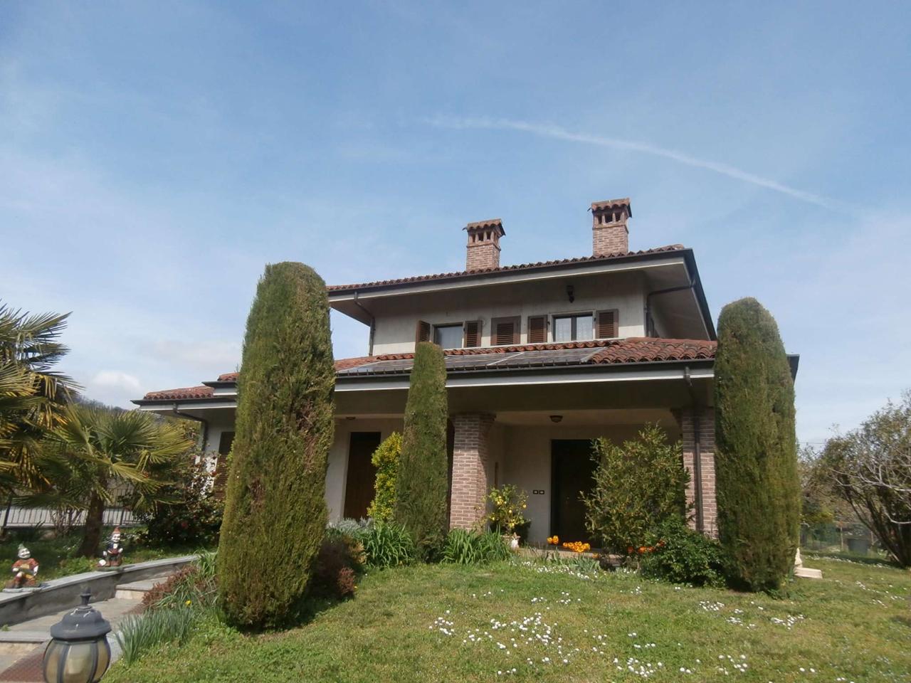 Villa bifamiliare in vendita a Pinerolo