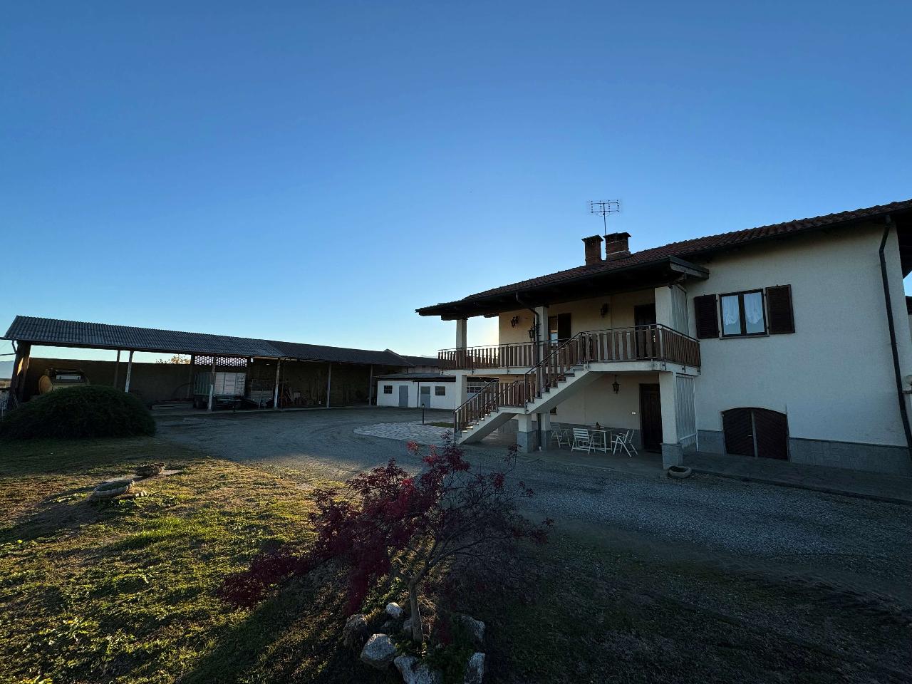 Villa bifamiliare in vendita a Cavour