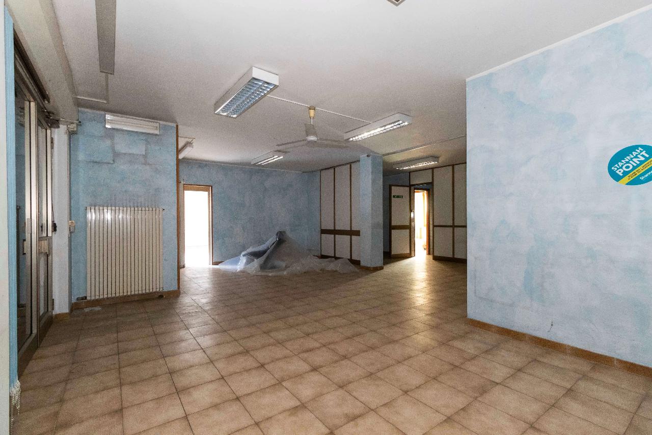 Negozio in Via Massimo d'Azeglio, Orbassano, {3} - Foto 2