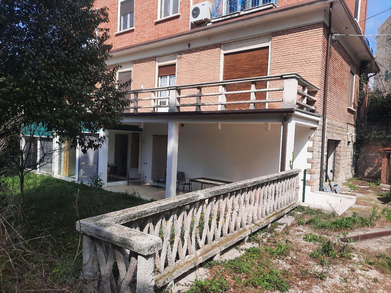 Porzione di villa in vendita a Macerata