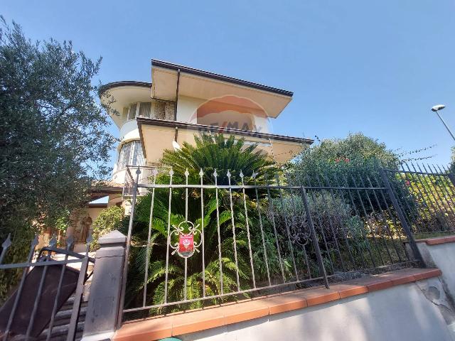 Detached house in {3}, Via del Lago - Photo 1