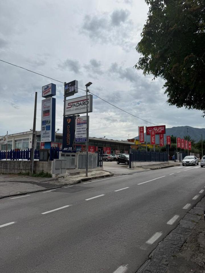 Esercizio commerciale in Via Romani Snc, Sant'Anastasia, {3} - Foto 2