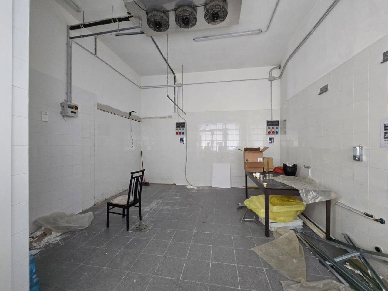 Esercizio commerciale in Via Eduardo De Filippo 1, Sant'Anastasia, {3} - Foto 1