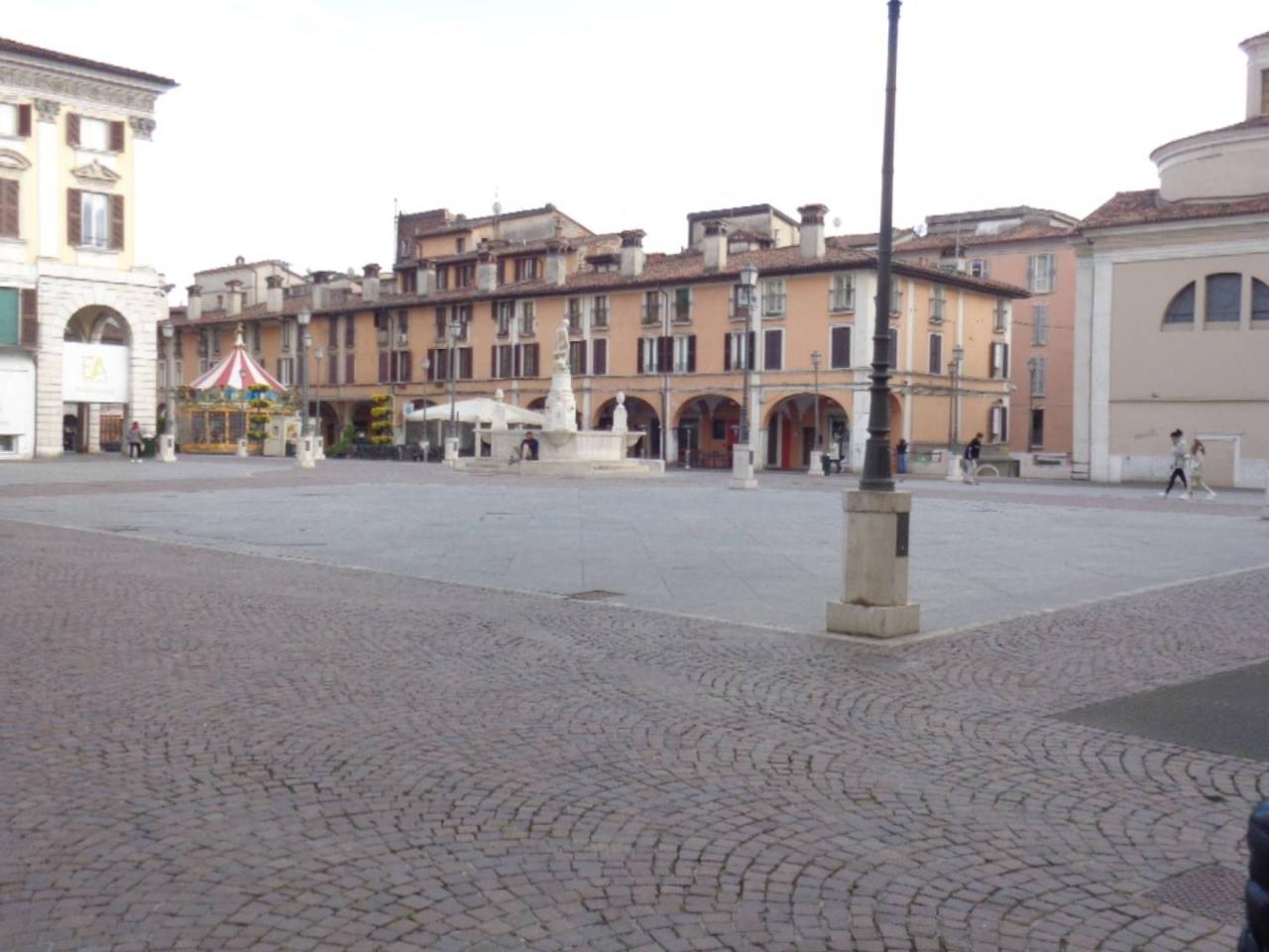 Negozio in Piazza del Mercato, Brescia, {3} - Foto 2