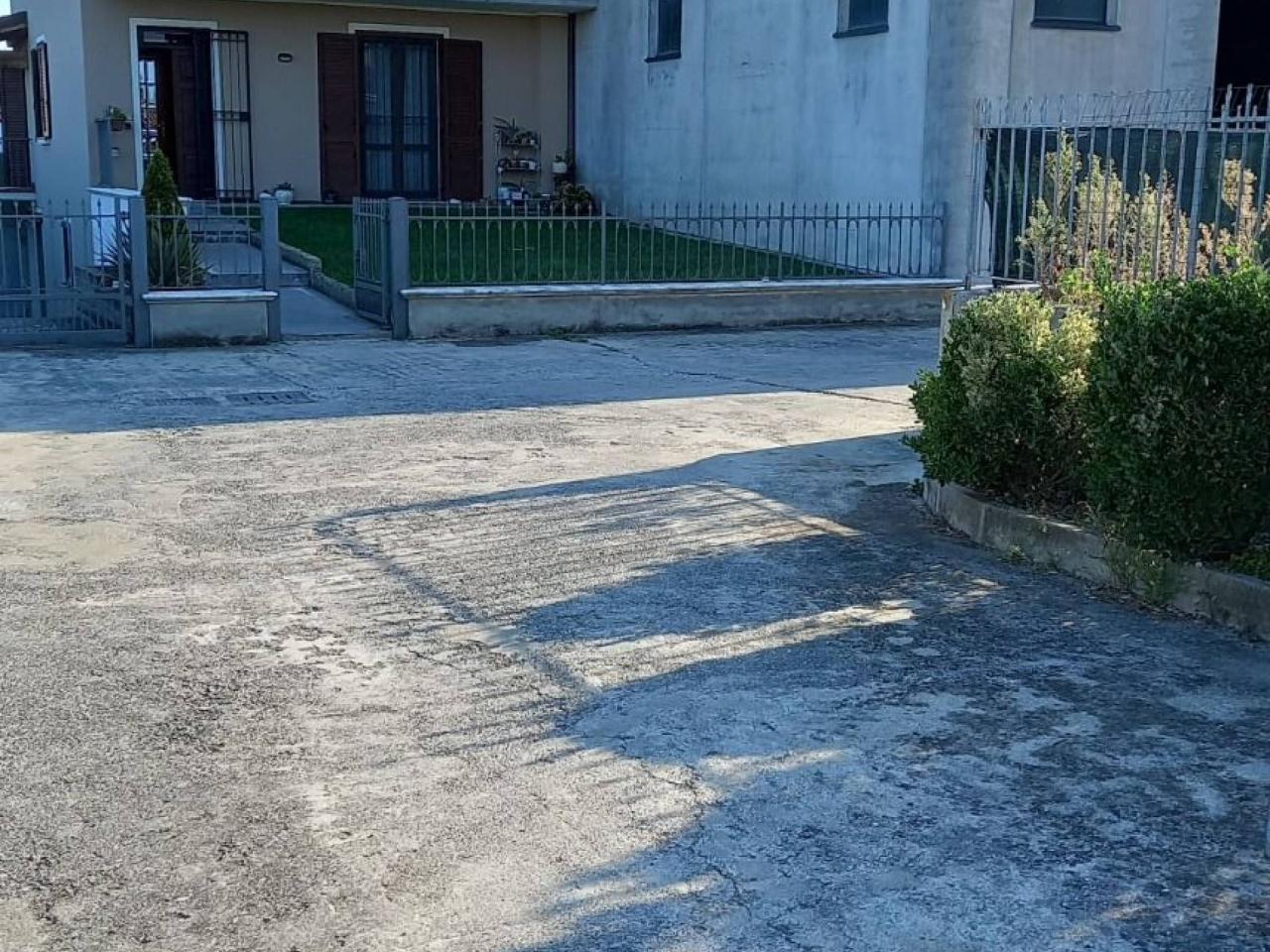Palazzina commerciale in Via Mulini, Travagliato, {3} - Foto 1