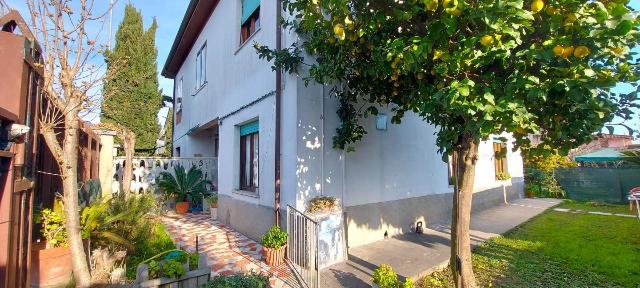 Two-family villa, Carrara - Photo 1