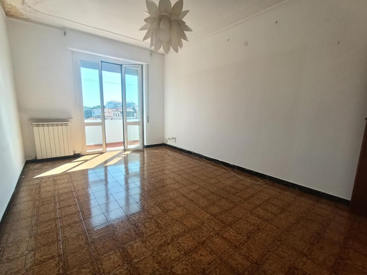 appartamento in vendita a Carrara in zona Marina di Carrara