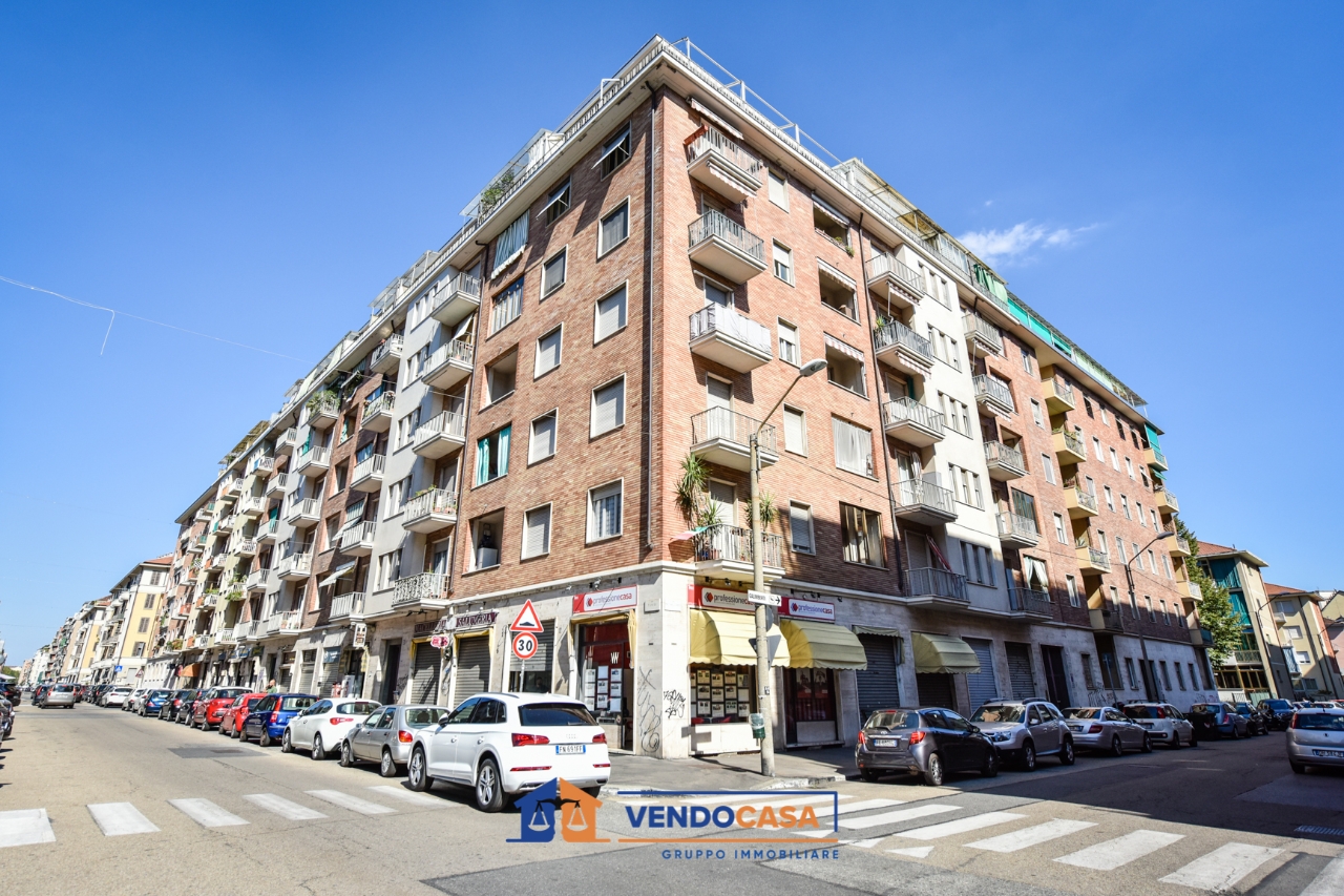 Locale commerciale in Via Tunisi 131, Torino - Foto 1