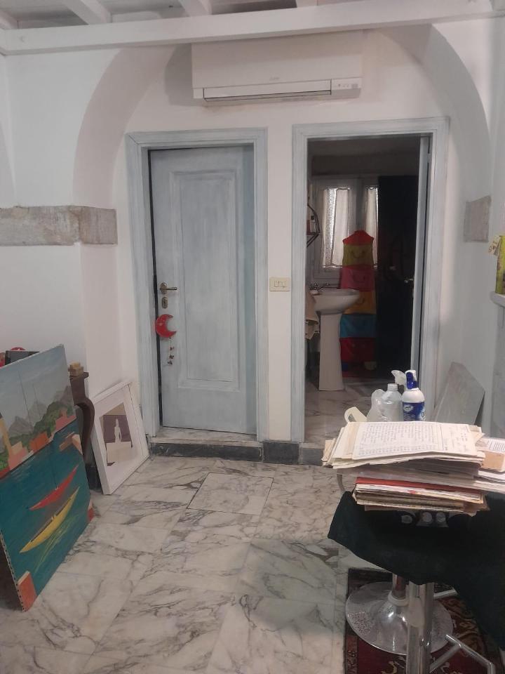 Showroom in Oma 54033, Carrara, {3} - Foto 2