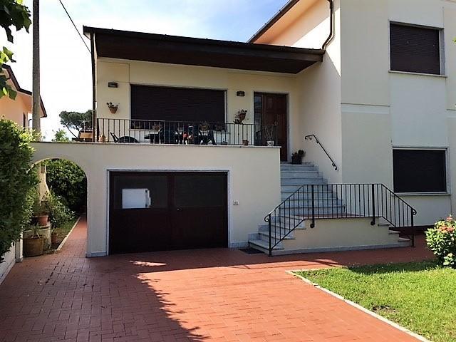 Two-family villa, Montignoso - Photo 1