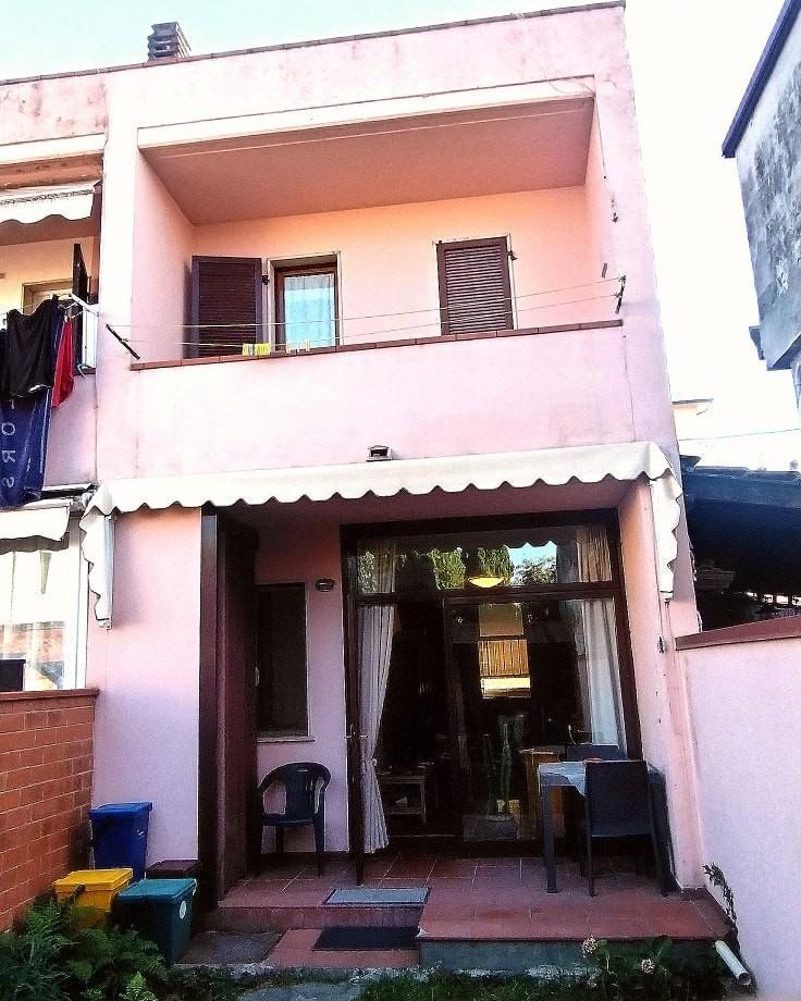 casa indipendente in vendita a Carrara in zona Marina di Carrara