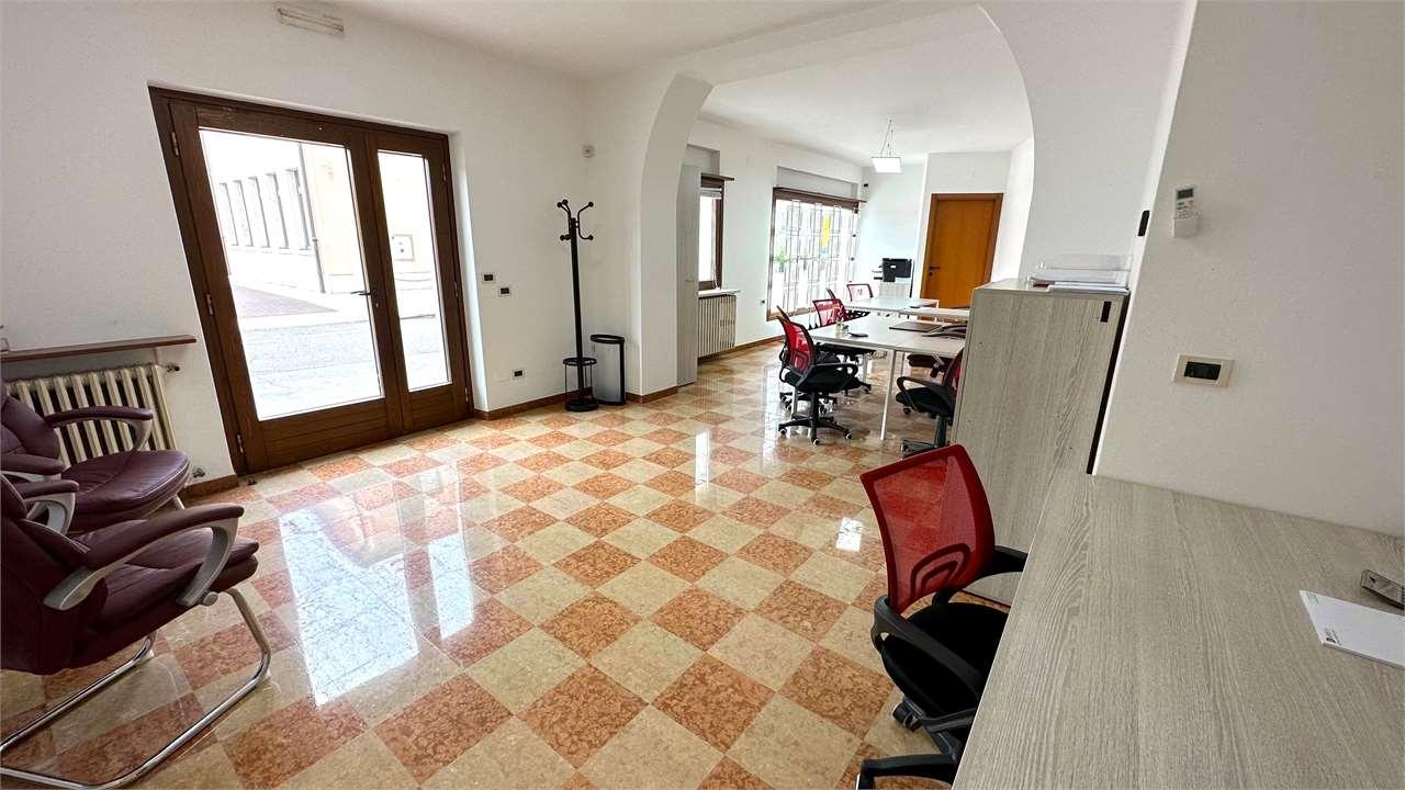 Negozio in Via Ponte 19, Sant'Ambrogio di Valpolicella - Foto 1
