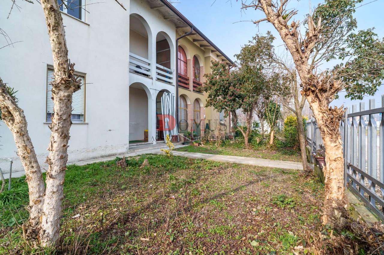 Villa bifamiliare in vendita a Quistello