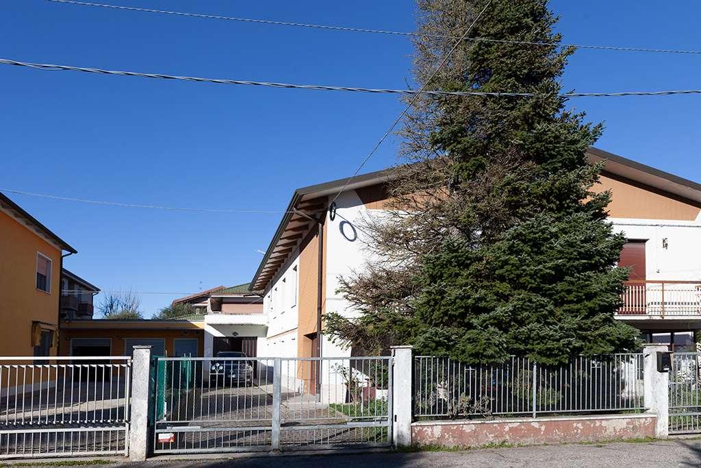 Villa bifamiliare in vendita a Cento
