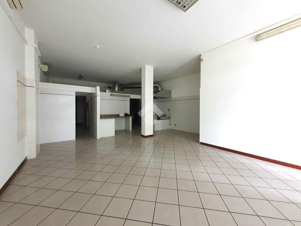 Negozio in Via G. Perlasca 14, Masera' Di Padova, {3} - Foto 1
