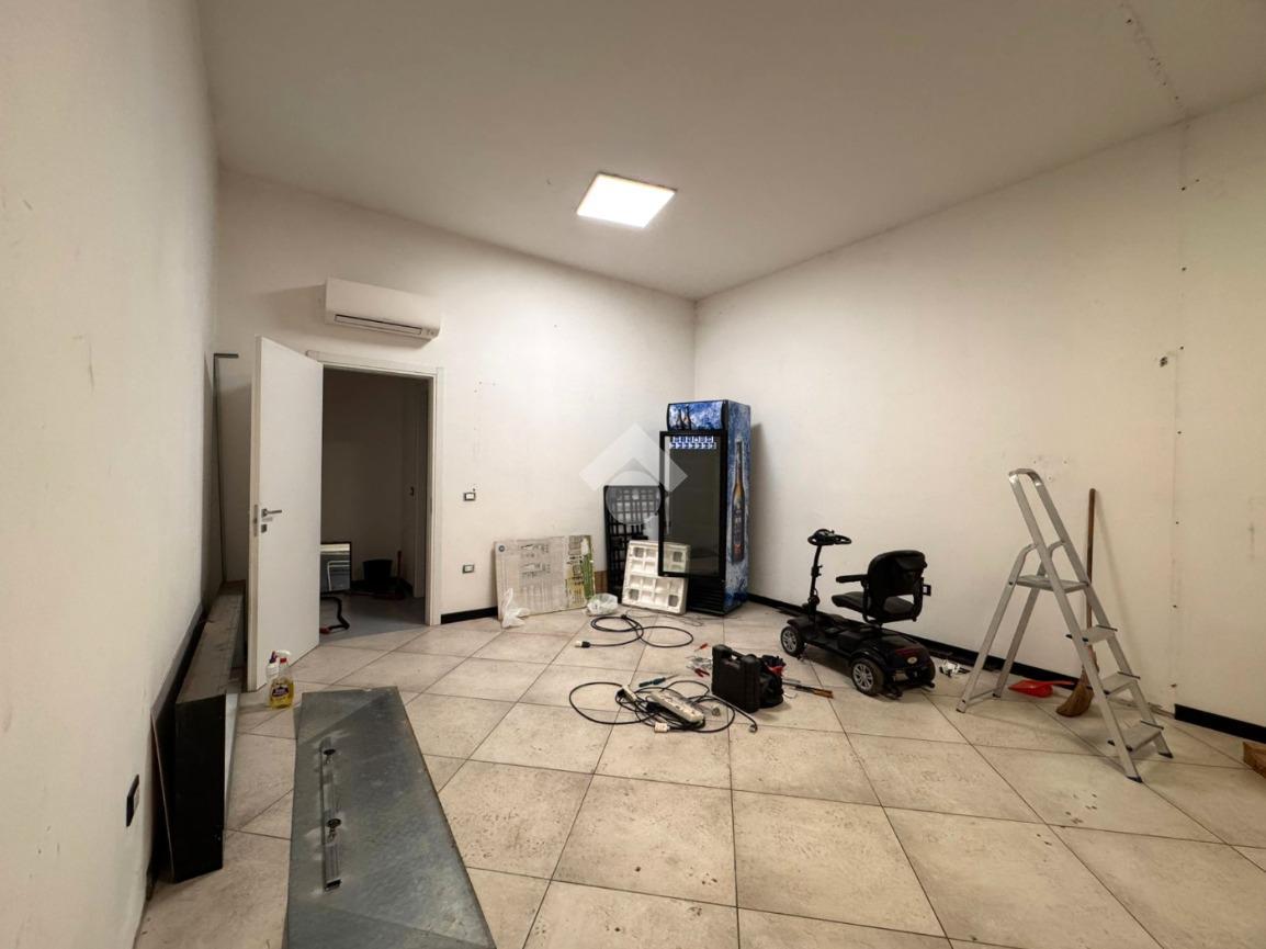 Negozio in Via Armistizio 184, Padova, {3} - Foto 2