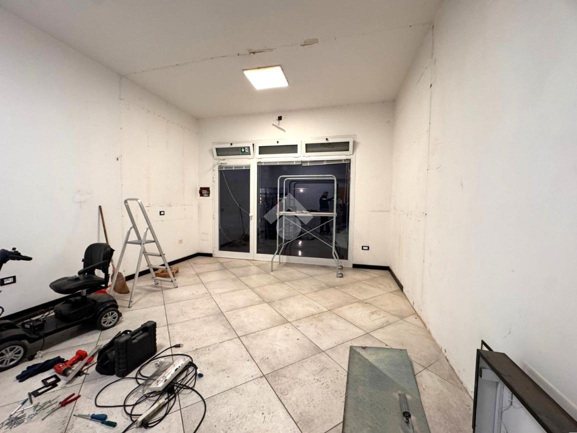 Negozio in Via Armistizio 184, Padova, {3} - Foto 1