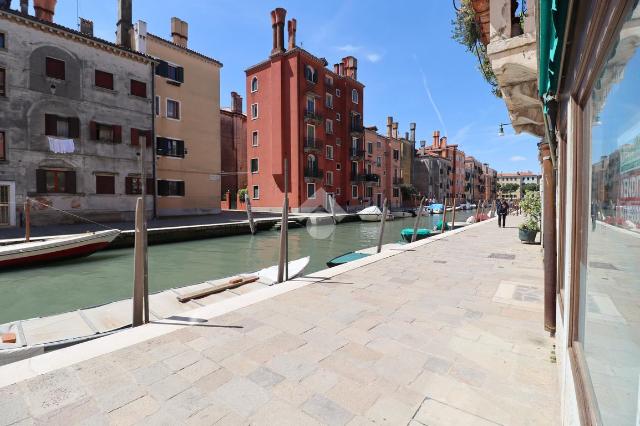 Shop in Sestiere Cannaregio 3016, Venezia - Photo 1