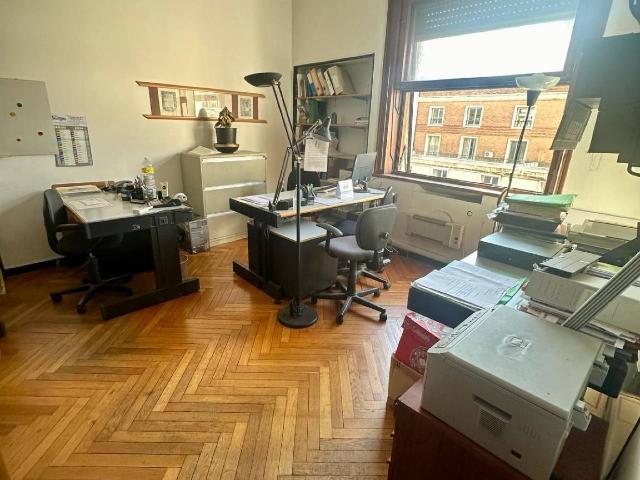 Shared office in {3}, Via Gabriele d'Annunzio 2 - Photo 1