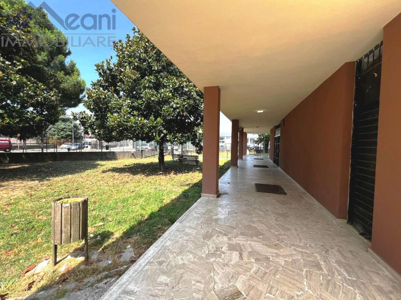 Negozio in Via Fizzonasco, Pieve Emanuele, {3} - Foto 2