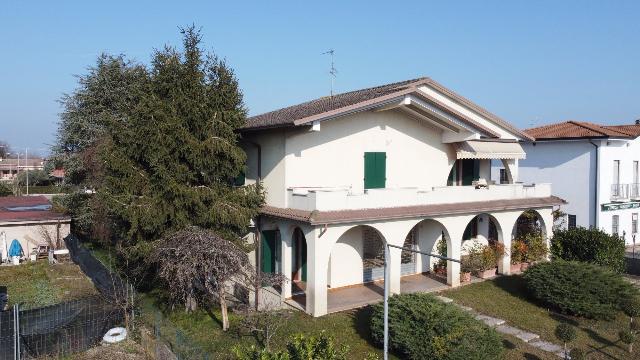 Villa, Goito - Foto 1