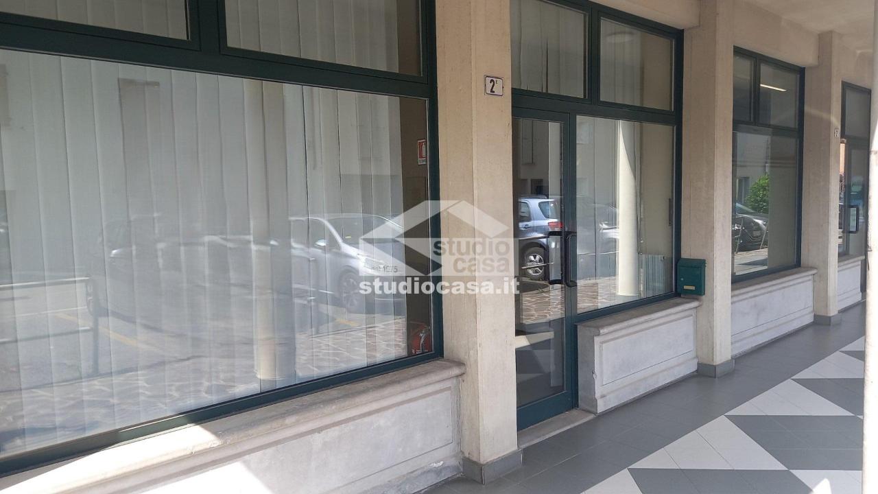 Negozio in Via IV Novembre, Orio Al Serio, {3} - Foto 1