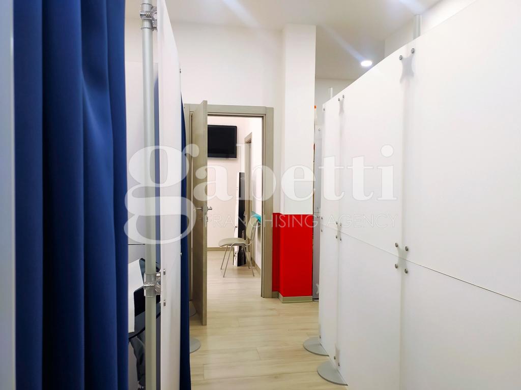 Esercizio commerciale in Viale della Liberta 1, Lusciano, {3} - Foto 2