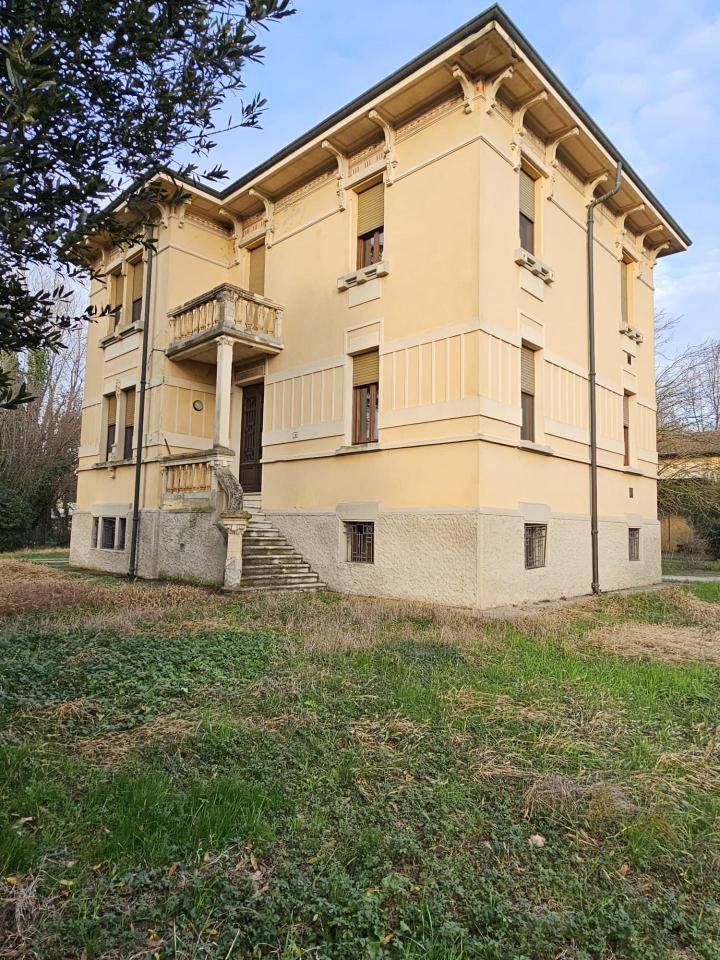Villa in vendita a Suzzara