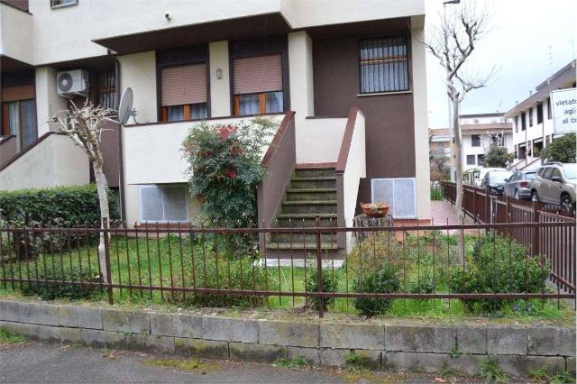 Terraced house in {3}, - Photo 1