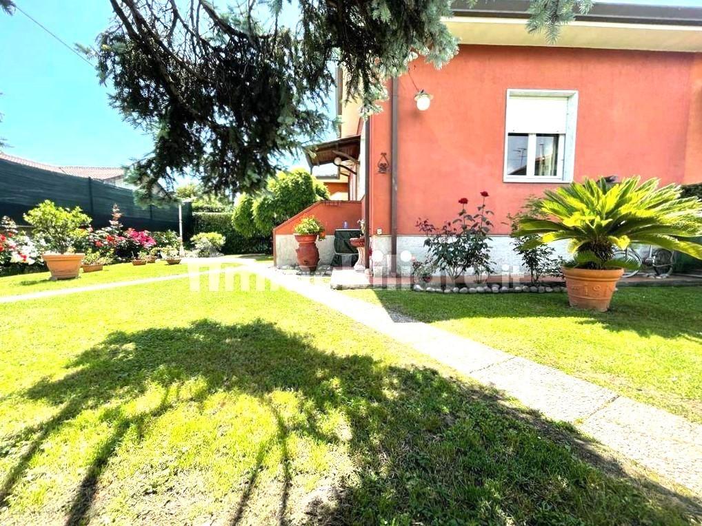 Villa quadrifamiliare in vendita a Luni