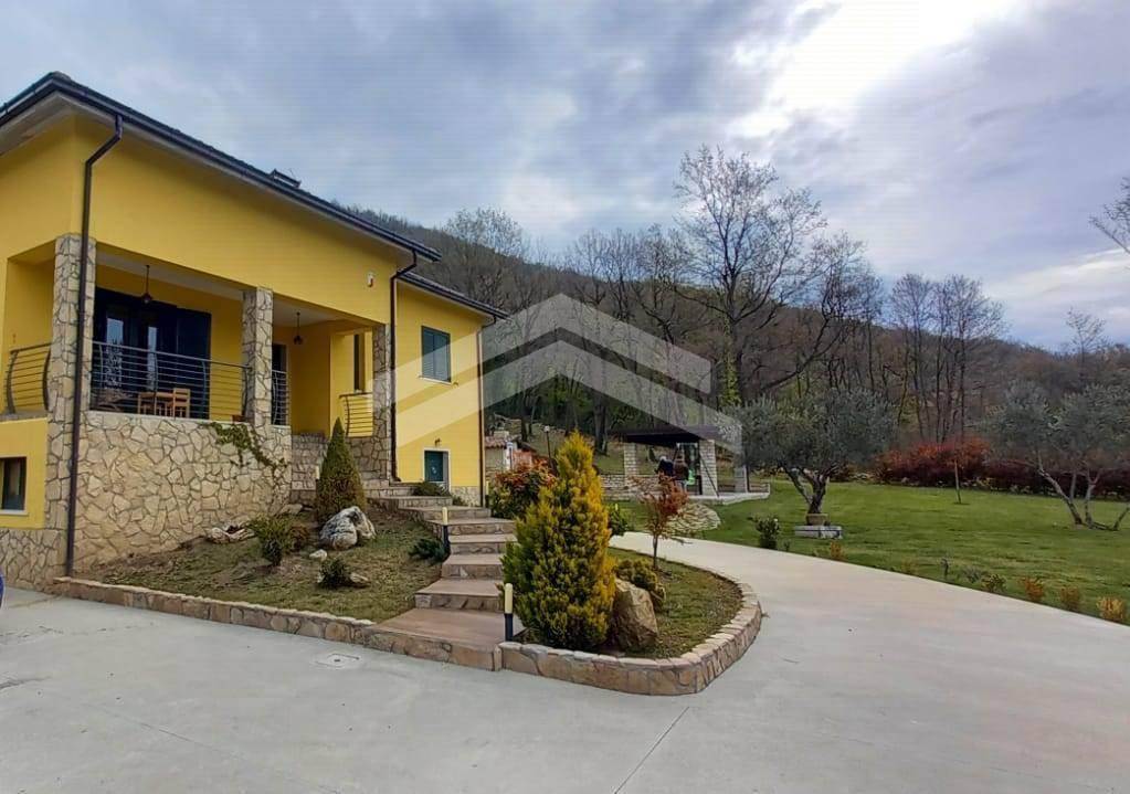 Villa in vendita a Oratino