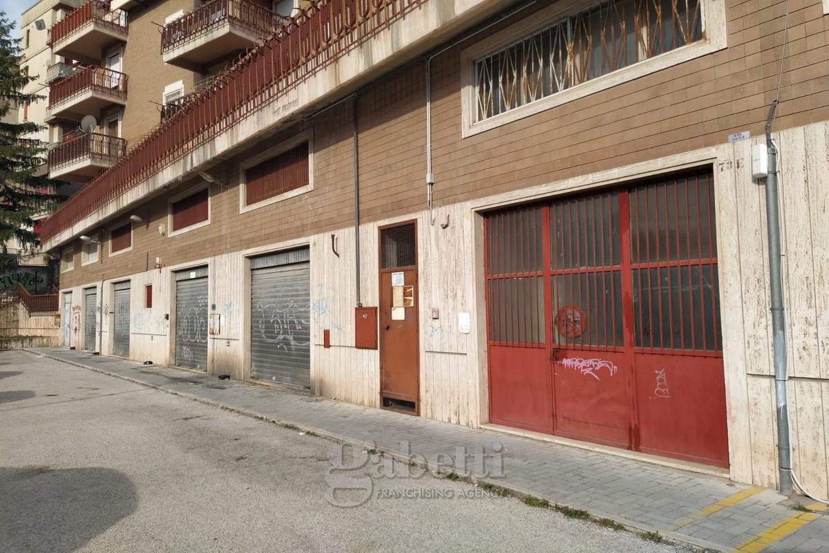 Magazzino in Via Insorti d'Ungheria, Campobasso, {3} - Foto 2